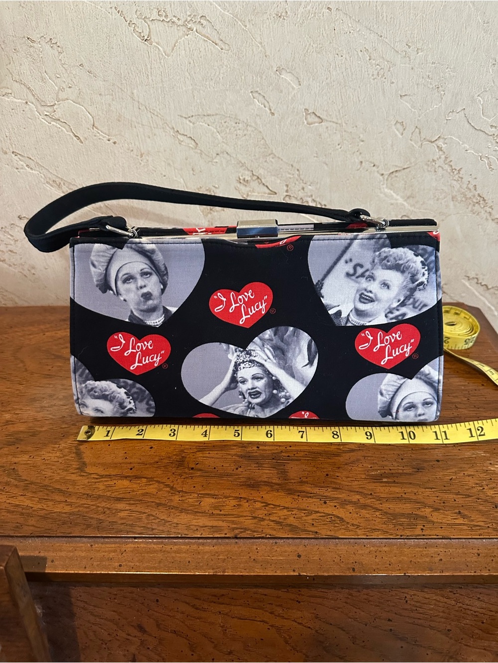 Black 'I Love Lucy' With Heart Graphic Shoulder Bag Purse - Picture 7 of 7